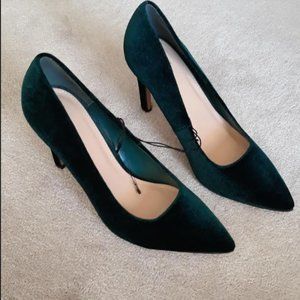 Emerland Green Faux-suede heels, size 9